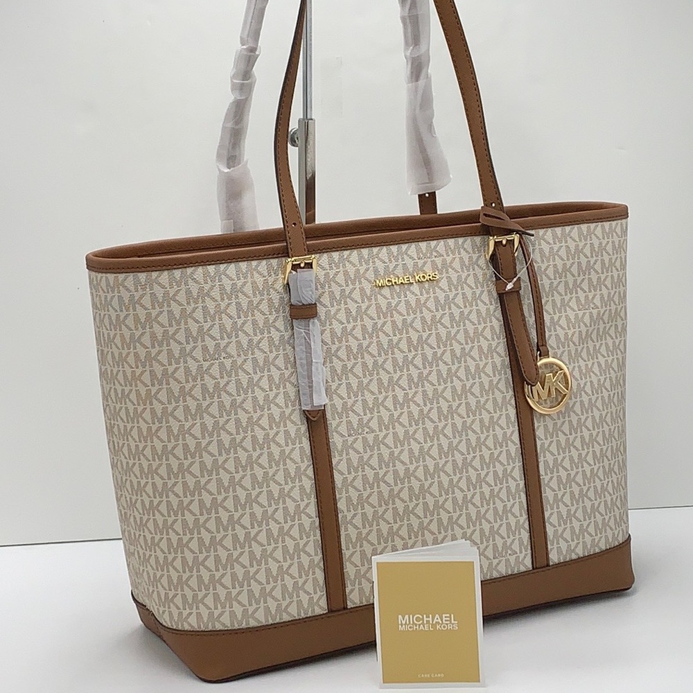 MICHAEL KORS
Jet Set Travel Large Logo Tote Shoulder Bag
COLOR VANILLA
NWT - Picture 1 of 16